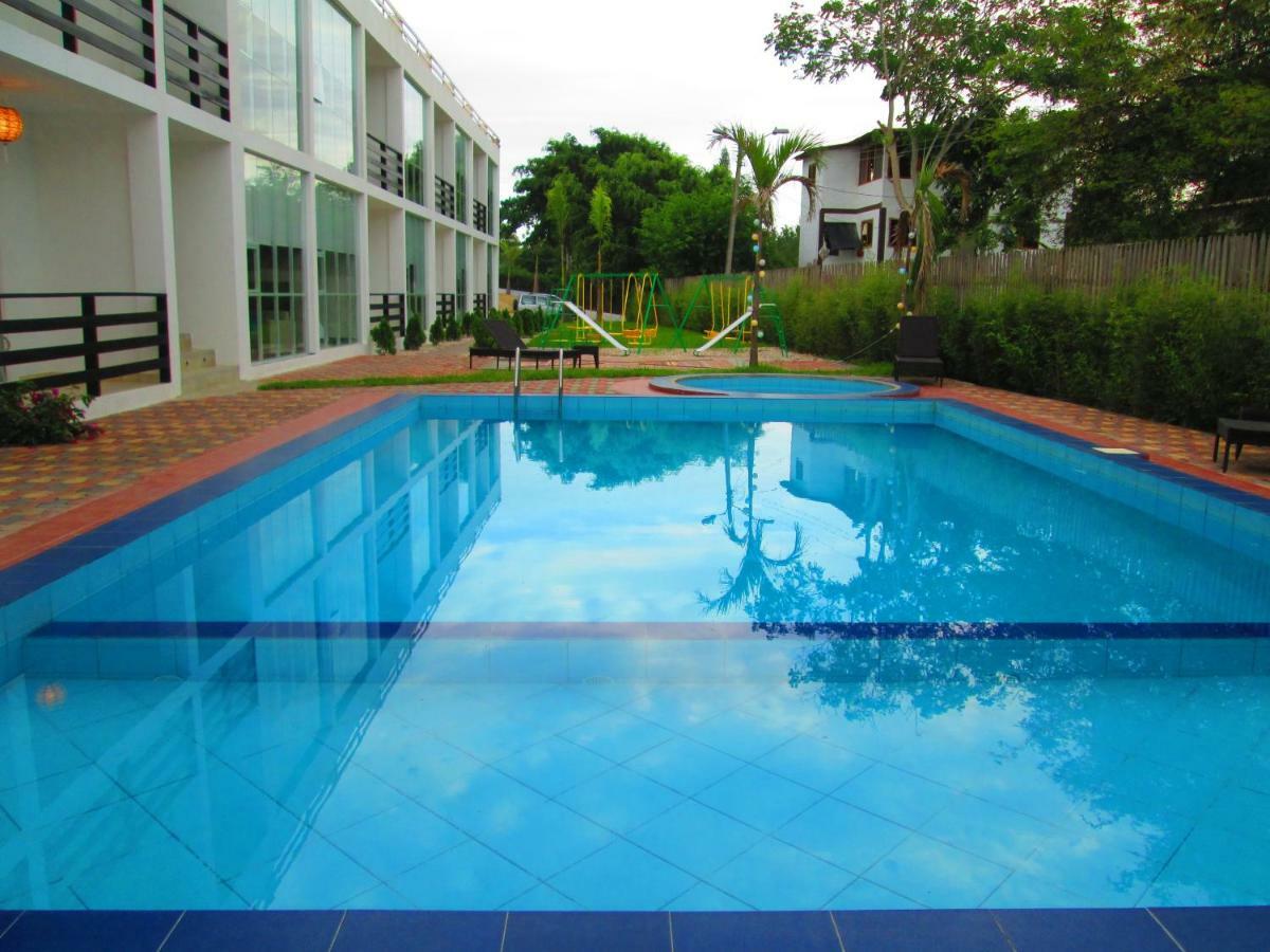 Ocean Blue Hotel Olon Bagian luar foto